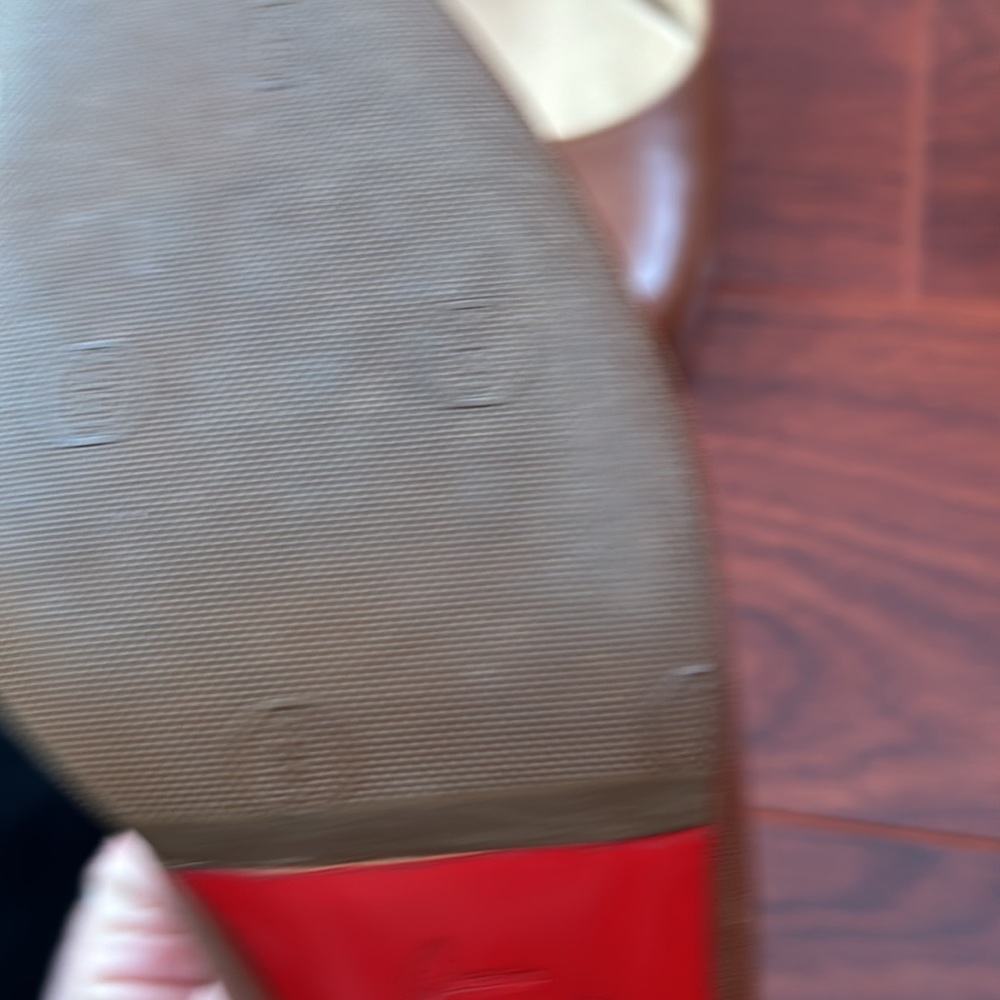 Christian louboutin sling backs. Size 9 - Picture 8 of 9